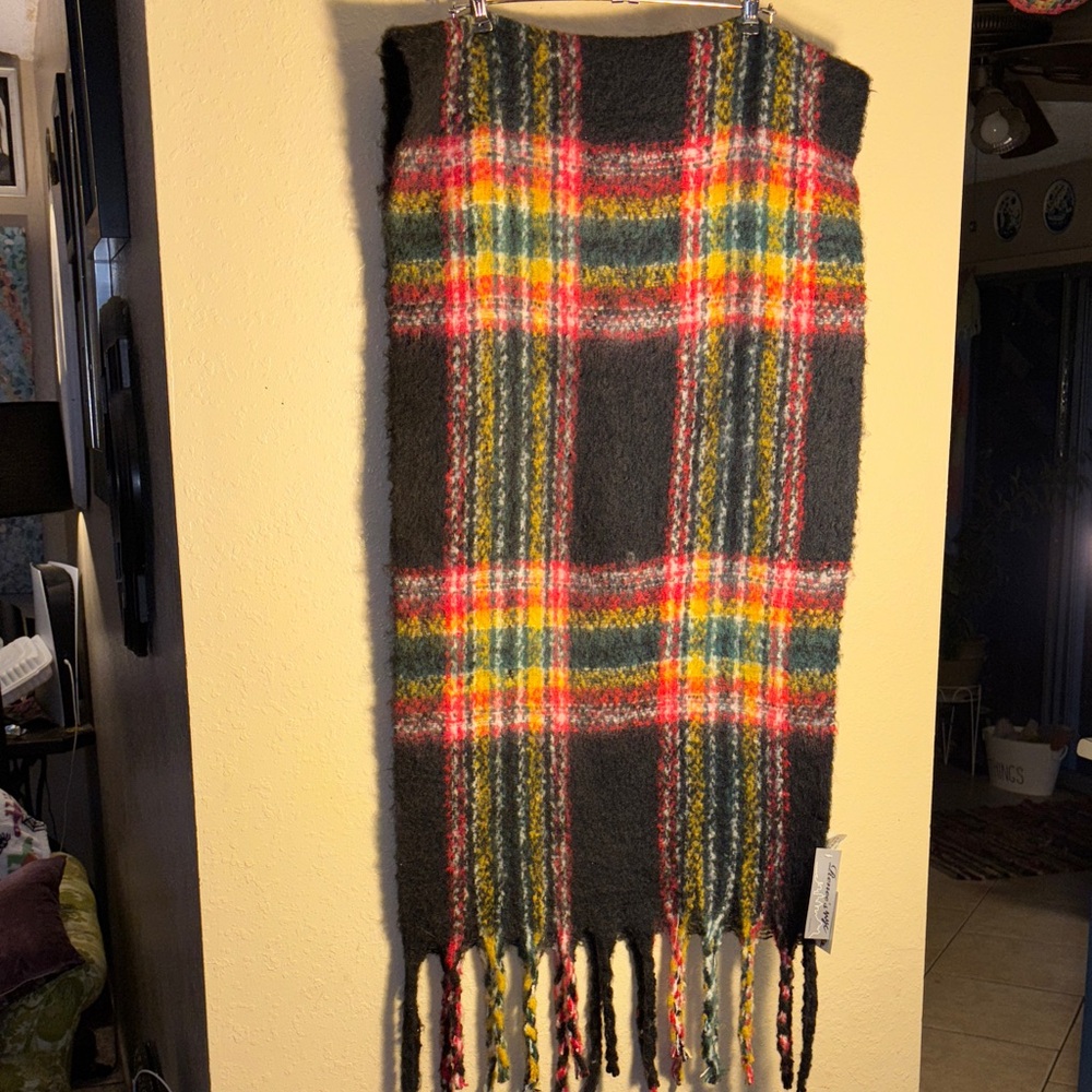 NWT RENEE’S NYC extra wide 20“ x 80“ long black with red green yellow and w